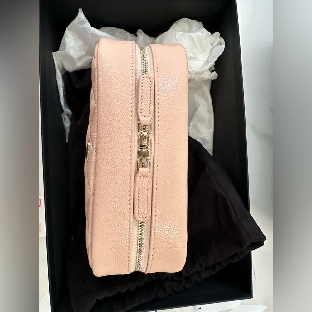 🩷Chanel Caviar Quilted Curved Cosmetic Toiletry Case Pink - new with box - Picture 4 of 12